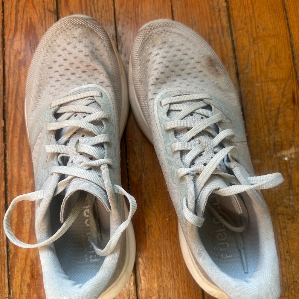 New Balance Women’s Rebel v3